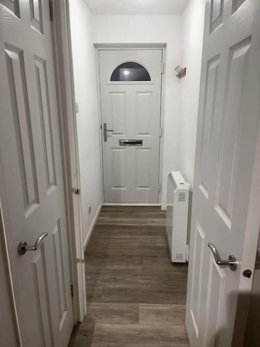 Modern Studio Apartment With Parking Chatham  Extérieur photo